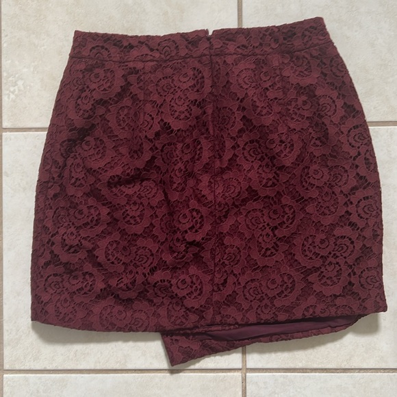 Madewell Burgundy Red Lace Mini Skirt with Asymmetrical Detail Women’s Size 4 - Picture 4 of 6